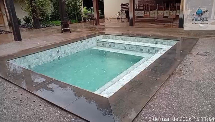 Piscina baixando agua: pode ser vazamento?